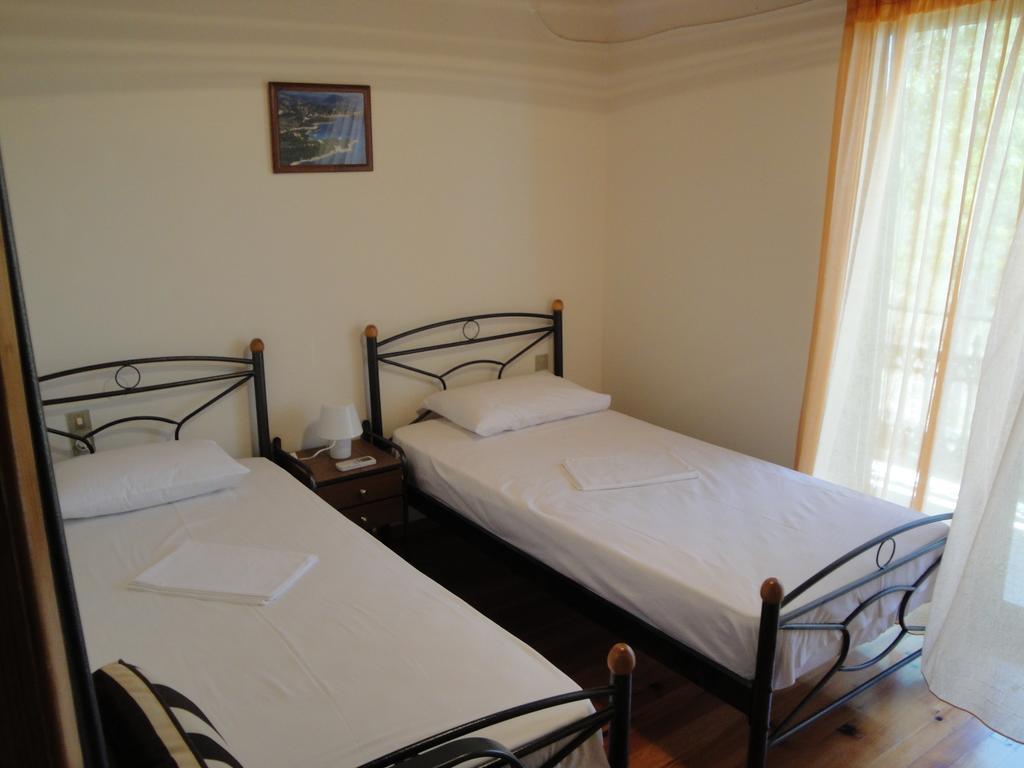 Paschos Rooms Sívota الغرفة الصورة