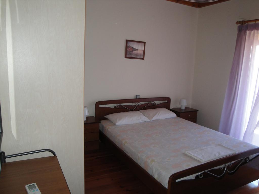 Paschos Rooms Sívota الغرفة الصورة
