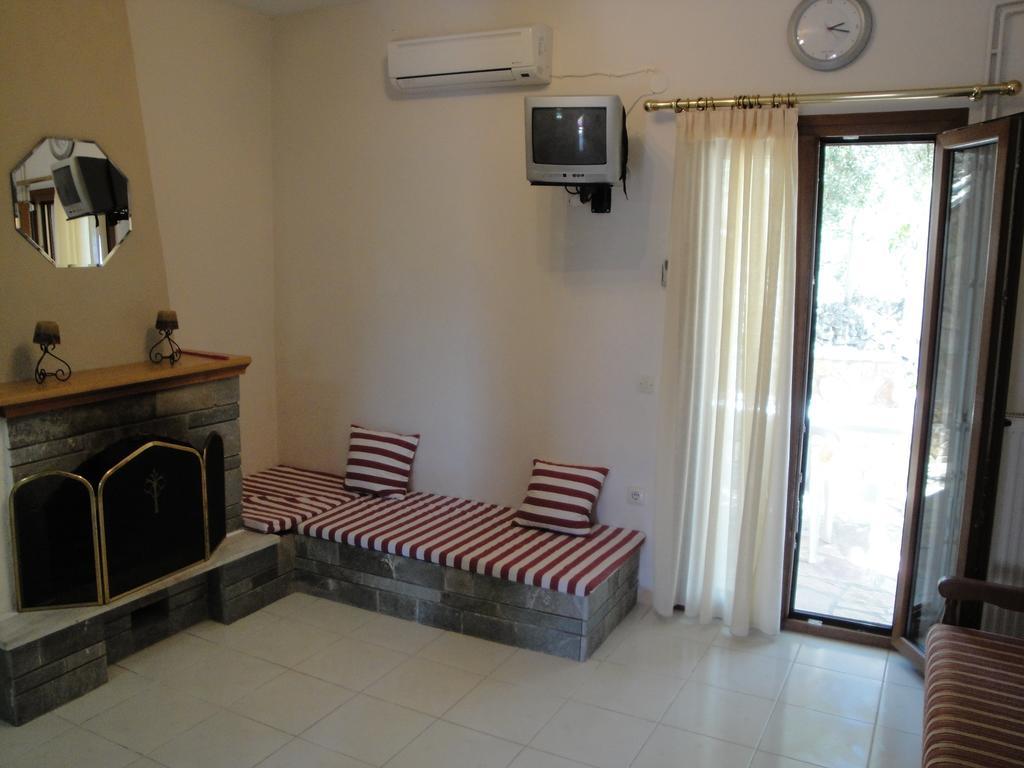 Paschos Rooms Sívota الغرفة الصورة